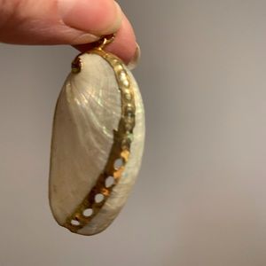 Gilded shell Pendant